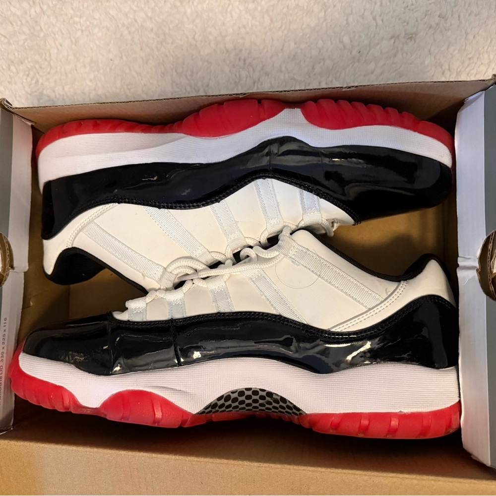 Jordan Sneakers White Black Red